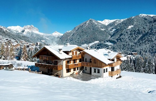 Vigo di Fassa Apartment | Charming Locazione Turistica Bernardetta: Family & Pet-Friendly