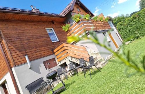 Krynica-Zdroj Apartment | Cozy Lochówka: Family-Friendly Mountain Retreat