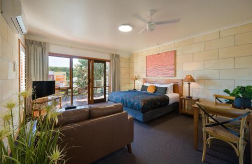 Port Campbell Hotel | Oceanfront Comfort at Loch Ard Motor Inn – Rated 9/10