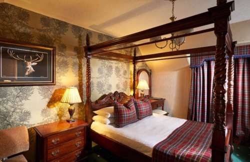 Dinnet Hotel | Discover Loch Kinord Hotel: Family-Friendly Retreat Awaits