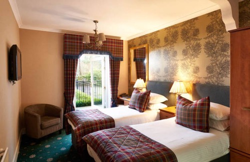 Dinnet Hotel | Discover Loch Kinord Hotel: Family-Friendly Retreat Awaits