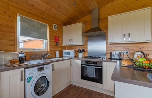 Kinross House | Pet-Friendly Loch Leven Lodge 21 with Spa & Lake Views