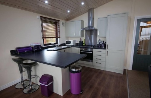 Kinross House | Pet-Friendly Loch Leven Lodge with Lake View & Spa