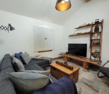 Kilcreggan House | Pet-Friendly Retreat at Loch Lomond Blair Byre - 9.6 Rating