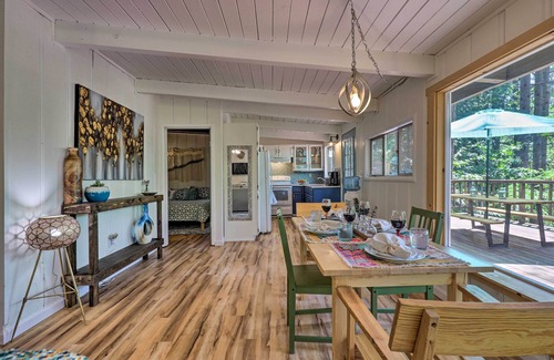Middletown Cabin | Tranquil Loch Lomond Cabin with Hot Tub & Nearby Wineries
