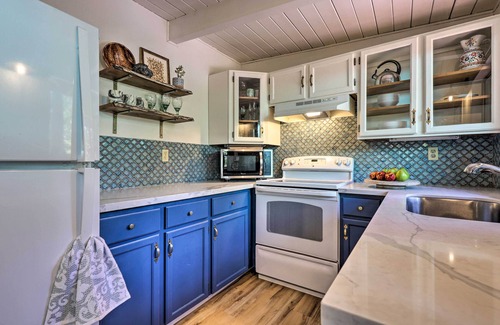 Middletown Cabin | Tranquil Loch Lomond Cabin with Hot Tub & Nearby Wineries