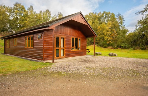 Glen Urquhart House | Relaxing Retreat at Loch Meiklie: Pet-Friendly Lake Views