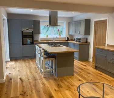 Drumnadrochit Apartment | Top-Rated Loch Ness House Blairbeg with Hot Tub & Breakfast