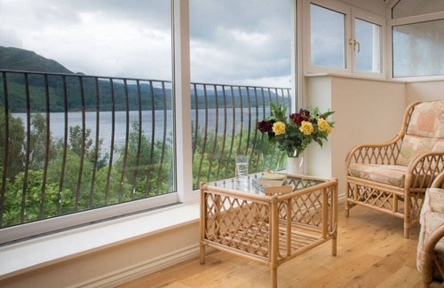 Kinloch Rannoch Apartment | Experience Nature at Loch Rannoch Eagle Lodge with Spa & Pets