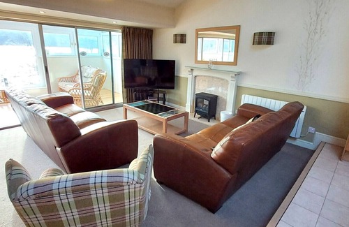 Kinloch Rannoch Apartment | Experience Nature at Loch Rannoch Eagle Lodge with Spa & Pets