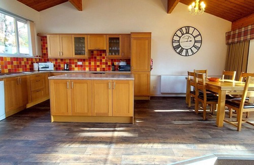 Kinloch Rannoch House | Escape to Loch Rannoch Highland Club, Lodge 9 with Spa & More