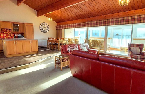 Kinloch Rannoch House | Escape to Loch Rannoch Highland Club, Lodge 9 with Spa & More