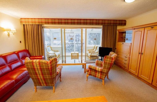 Kinloch Rannoch Apartment | Explore Loch Rannoch Highland Club: Pet-Friendly Lodge