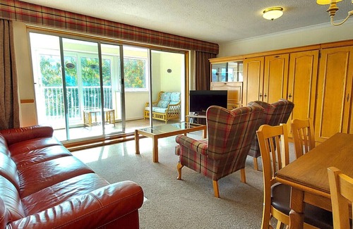 Kinloch Rannoch Apartment | Explore Loch Rannoch Highland Club: Pet-Friendly Lodge