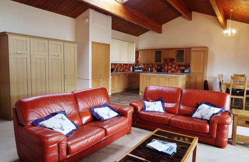 Kinloch Rannoch Cottage | Discover Loch Rannoch Highland Lodge: Ideal Family Retreat