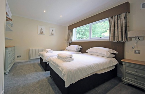 Kinloch Rannoch Cottage | Cozy Loch Rannoch Pine Marten Lodge: Ideal for Retreats