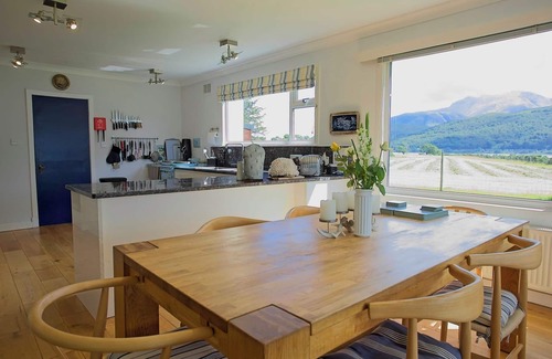 Fort William House | Scenic Loch-side House with Exceptional Mountain Views
