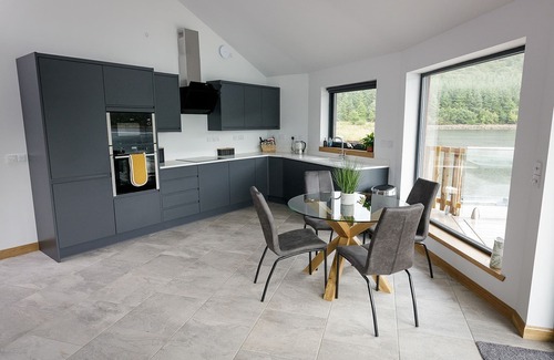 Plockton Apartment | Serene Lochside Retreat with Private Hot Tub & Child Friendly