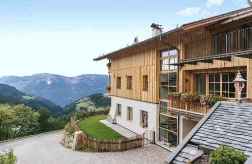 Meltina House | Lochbauer: Guest Rated 9.8 with Oceanfront Views & Spa