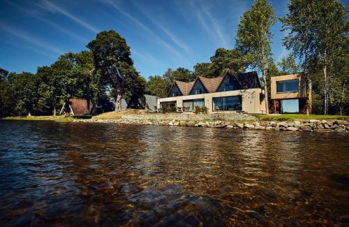 Port of Menteith Resort | Oceanfront Comfort at Lochend Chalets - Rated 9.5/10