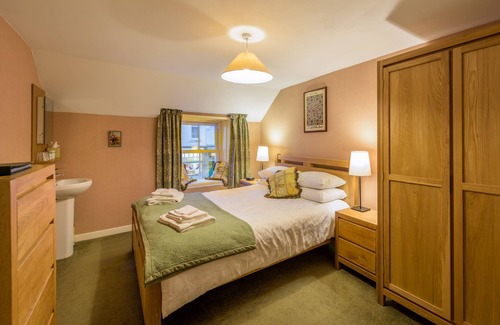 Killin Bed & Breakfast | Discover Lochleven B&B Killin: Family-Friendly Stay!