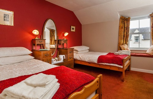 Killin Bed & Breakfast | Discover Lochleven B&B Killin: Family-Friendly Stay!