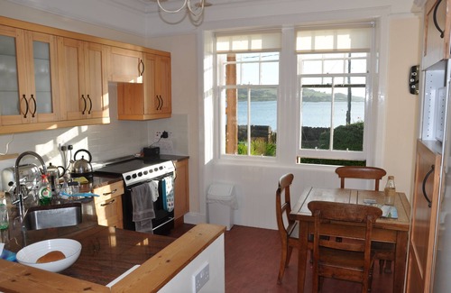 Campbeltown Cottage | Inviting Lochside Cottage with Breathtaking Sea Views