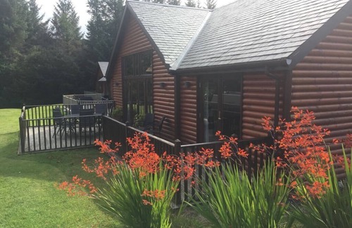 Foss Ski Chalet | Experience Lochside Lodge - Family-Friendly Retreat in Glengoulandie