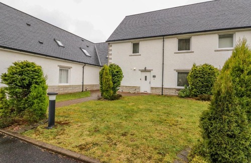 Spean Bridge Apartment | Explore Lochy Lookout: Family-Friendly 4-Star Retreat