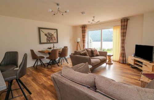 Spean Bridge Apartment | Explore Lochy Lookout: Family-Friendly 4-Star Retreat