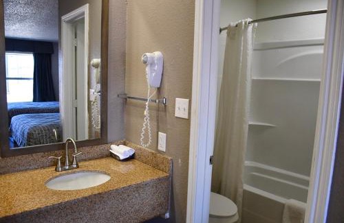 Lockhart Hotel | Child-Friendly Lockhart Inn with Excellent Guest Ratings