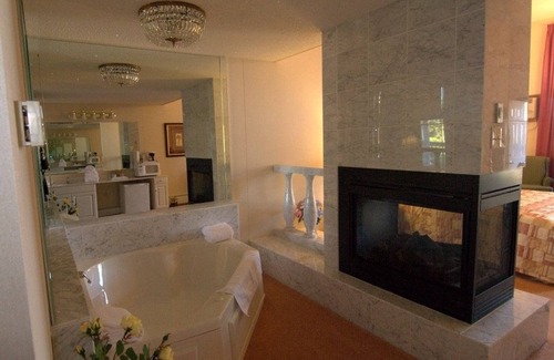 Lockport Hotel | Inviting Lockport Inn & Suites: Family-Friendly with Pool