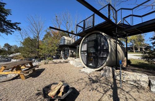 Lancaster Hotel | Top-Rated Loft at Lockridge Park with Hot Tub Amenities