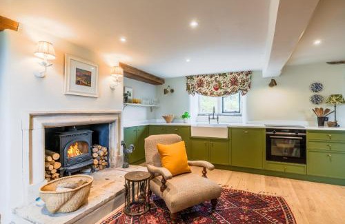 Brimpsfield House | Pet-Friendly Retreat at Locks Cottage - 4-Star Stay