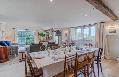 Brimpsfield House | Pet-Friendly Retreat at Locks Cottage - 4-Star Stay