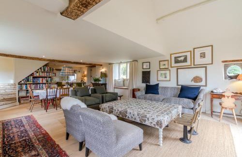 Brimpsfield House | Pet-Friendly Retreat at Locks Cottage - 4-Star Stay