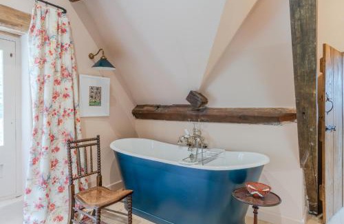 Brimpsfield House | Pet-Friendly Retreat at Locks Cottage - 4-Star Stay