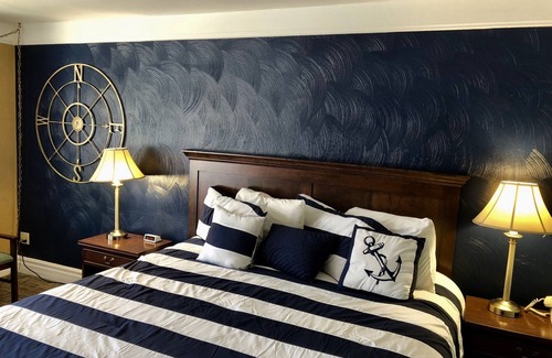 Sault Ste. Marie Hotel | Relax at adoba hotel Lockview with Top Amenities & Great Rating