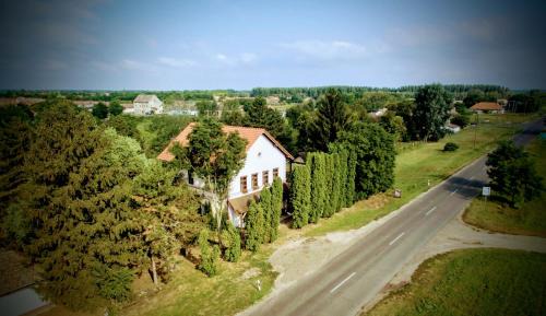 Hercegszanto House | Welcoming Locomotiv Vendégház: Rated 9.1/10, Pet Friendly