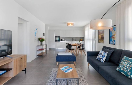 Locarno Apartment | Pet-Friendly LocTowers A3.4.3 - Guest Rated 9.8/10