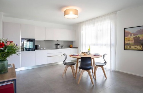 Locarno Apartment | Highly Rated LocTowers A4.3.3 with Spa and Lake View