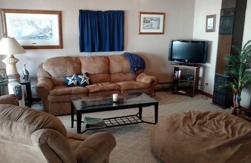 Oak Harbor Cottage | Ocean View Retreat at Locust Point Beach Cottage