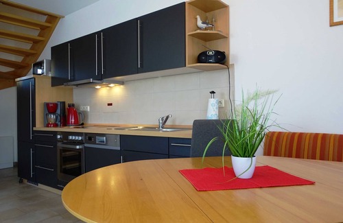 Loddin Apartment | Discover Lod - Ingo: A Family-Friendly Retreat with Pool