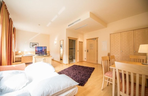 Vandoies Bed & Breakfast | Relax at Lodenwirt Residence: Spa, Dining & Pet-Friendly