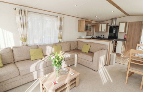 Meathop Cottage | LODGE 1, pet friendly, with a garden in Silverdale