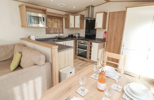 Meathop Cottage | LODGE 1, pet friendly, with a garden in Silverdale