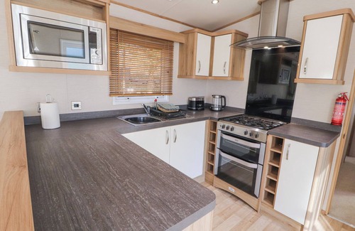 Meathop Cottage | LODGE 1, pet friendly, with a garden in Silverdale