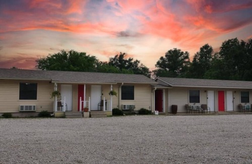 Yantis Apartment | Relaxing Lodge #1: Pool, Game Room & Close to Boat Ramps