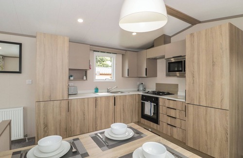 Winscombe Cottage | Family-Friendly Lodge 10 with Garden in Scenic Shipham