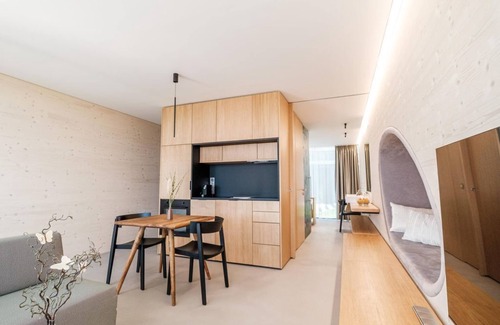 Merkendorf Apartment | Discover Relaxation at Lodge 11 - PUR with Spa & Hot Tub